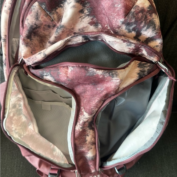 The North Face women’s Surge commuter laptop backpack. - Picture 6 of 9